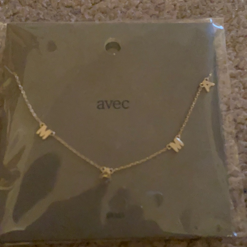Brand new “MAMA” necklace